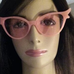 COPY - UNIQUE CATEYE TIP PINK SUNGLASSES(nwot)